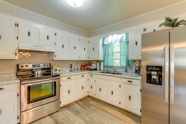 Charming Jonesville Home w / Grill - Near Wineries!