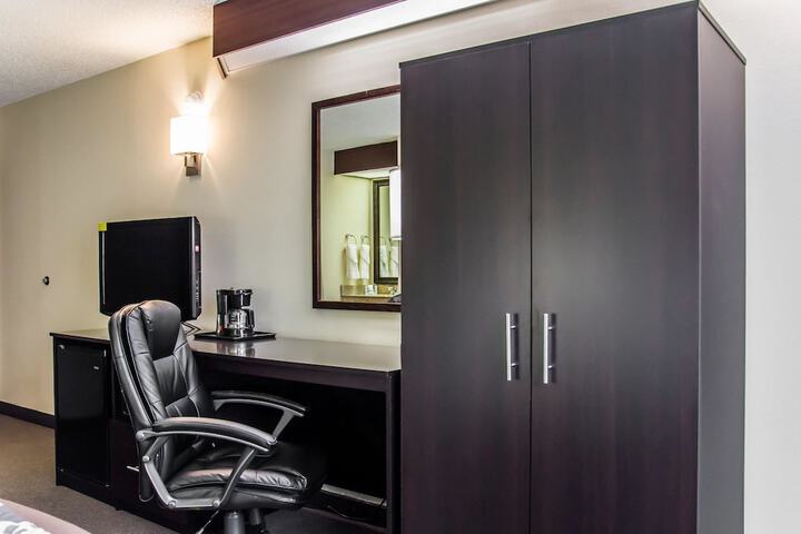 Room 20 of 33