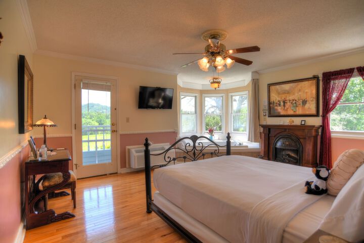 Blue Mountain Mist Country Inn & Spa