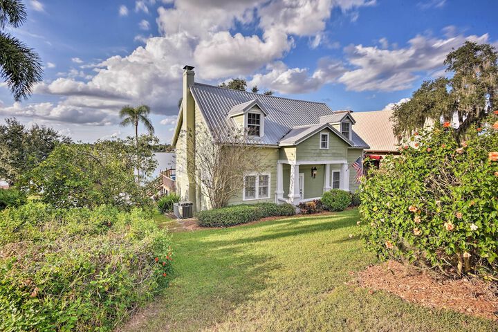 Lakefront Florida Retreat - Pool Table & Boat Dock