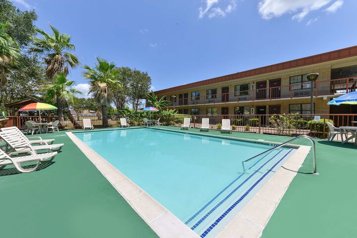 Pool 4 of 25