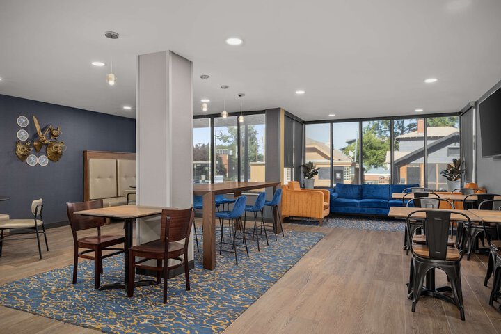 Hotel Westport Kansas City Tapestry Collection by Hilton