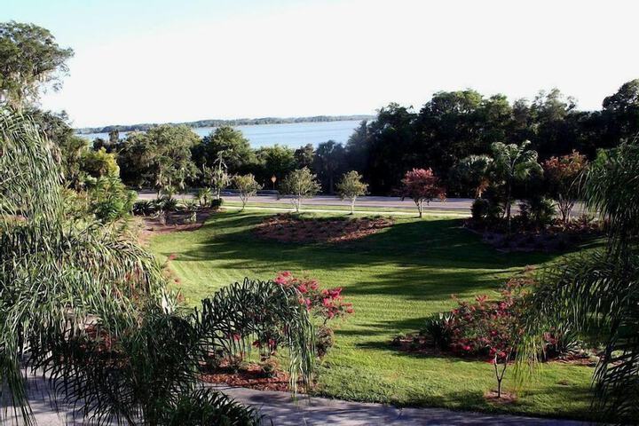 Heron Cay Lakeview Bed & Breakfast Inn