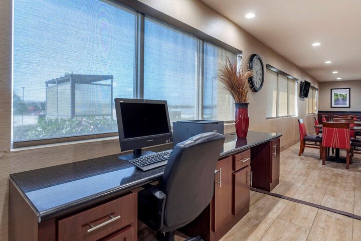 Business Center 52 of 52