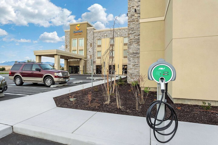 Comfort Suites Burlington near I-5