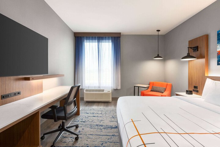 Room 33 of 42