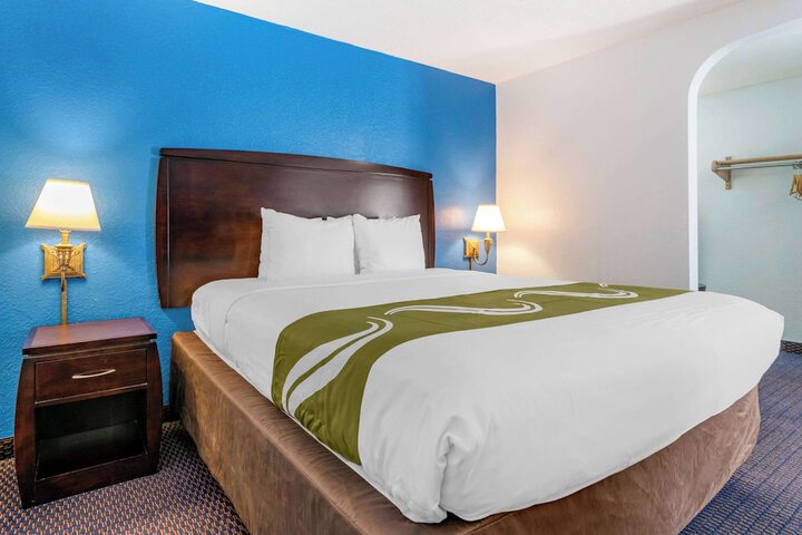 Room 34 of 40