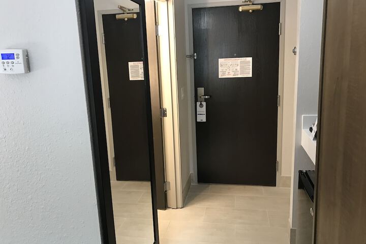 Room 20 of 38