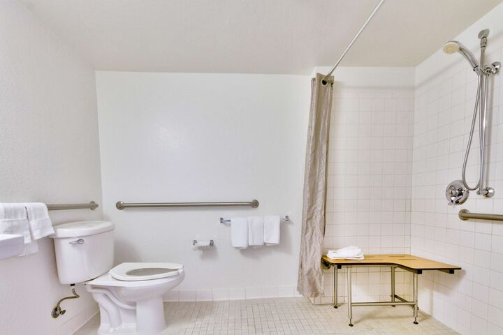 Room 26 of 38