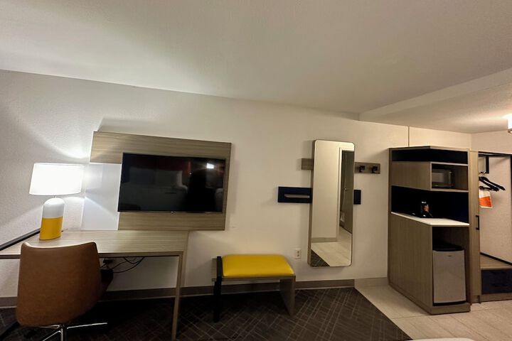 Room 15 of 25