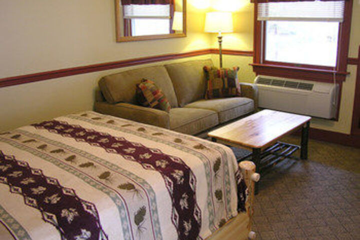 Mountaintop Lodge at Lake Naomi
