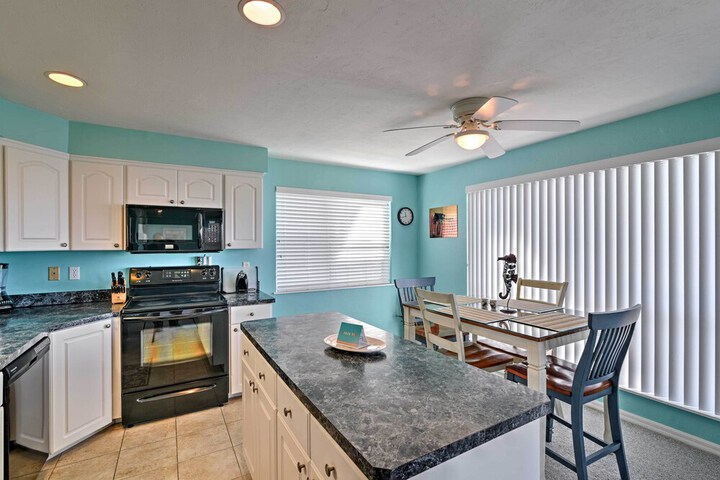 Beachfront Cedar Key Condo w / Pool Spa & Views!