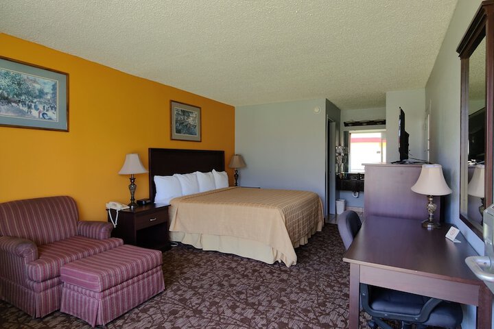 Countryside Inn & Suites