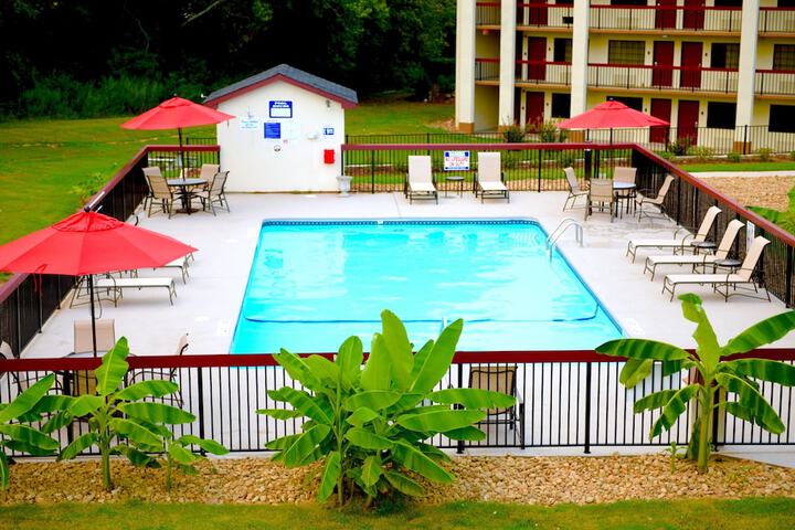 Pool 10 of 36