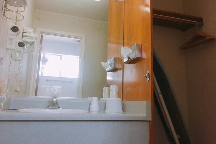 Room 13 of 29