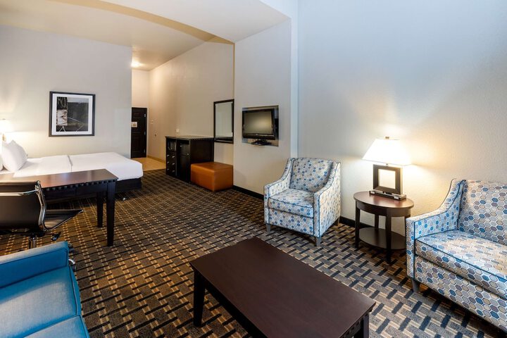 Room 27 of 43