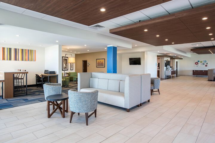 Holiday Inn Express & Suites Ludington by IHG