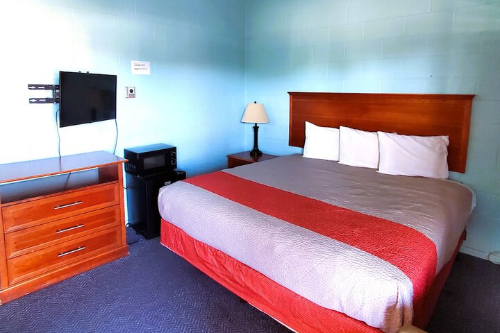 Holiday Host Motel & RV Park