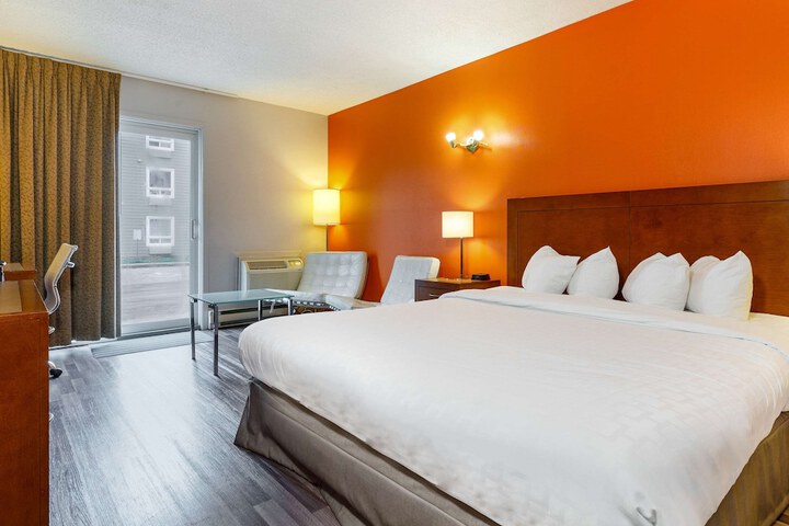 Room 20 of 28