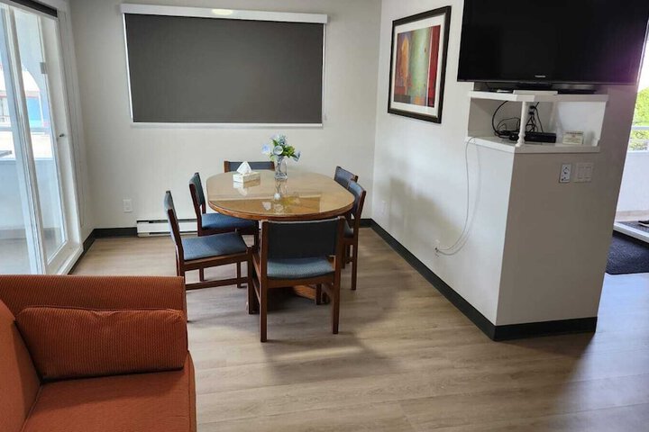 Room 32 of 40