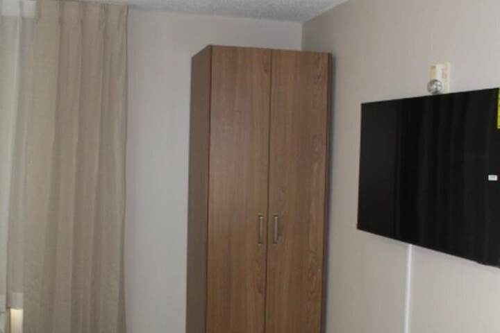 Room 27 of 48