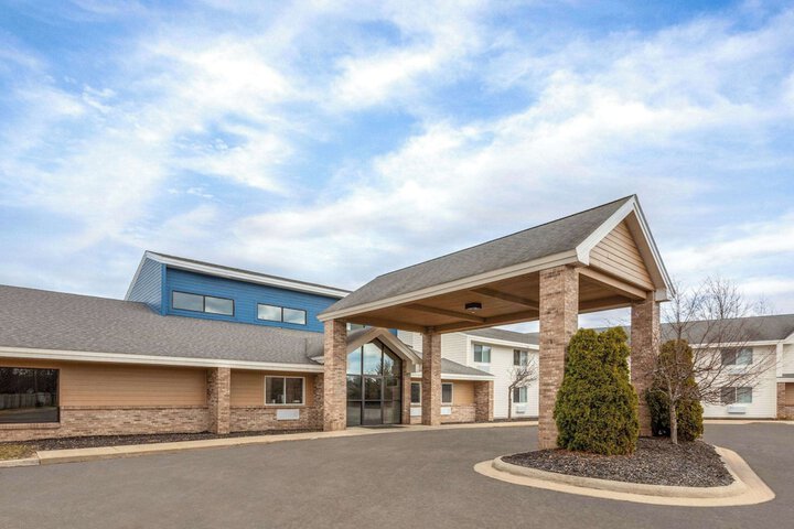 AmericInn by Wyndham Oscoda Near AuSable River
