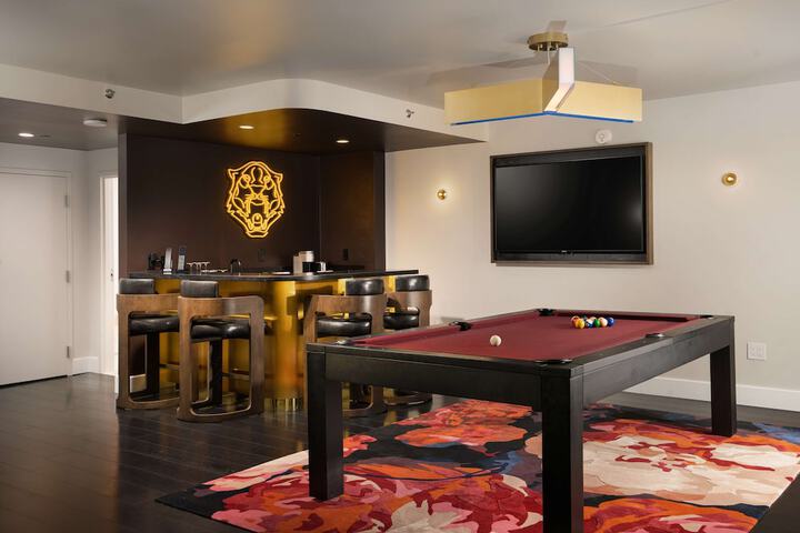 Lounge 153 of 201
