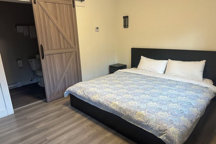 Room 5 of 9