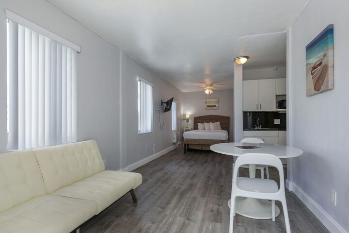 Room 12 of 28