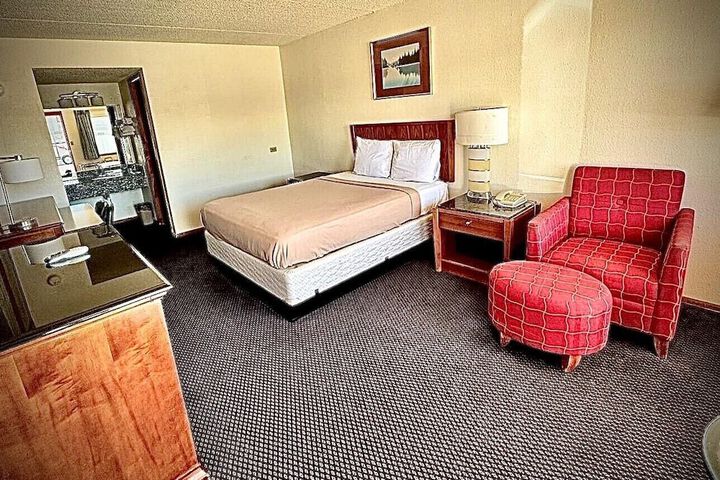 Room 7 of 11