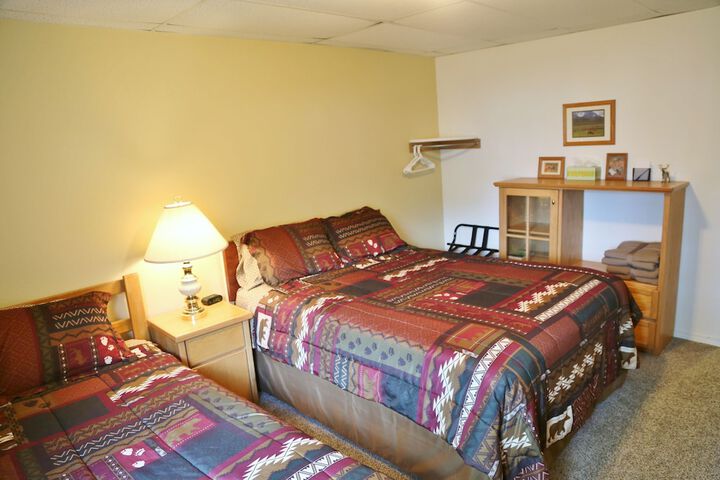 Room 27 of 38