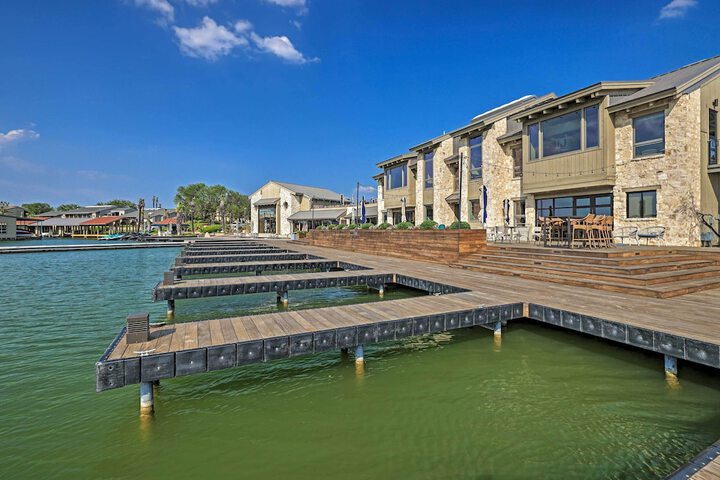 Modern Townhome w / Patio Next Door to Resort