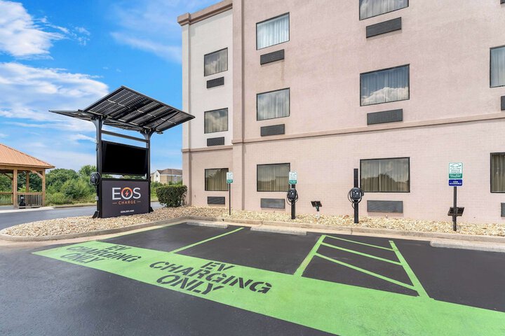 Comfort Suites near Robins Air Force Base