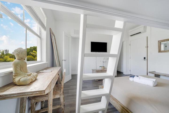 Treehouse Hotel
