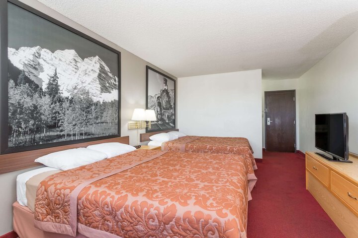 Room 10 of 16