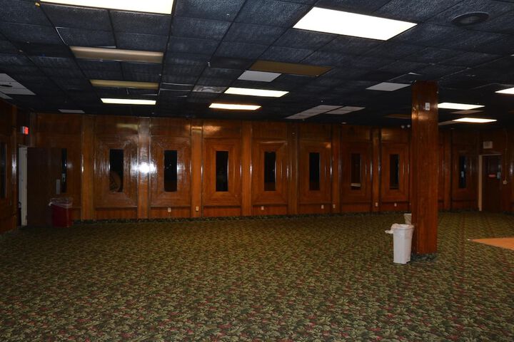 Ballroom/Hall 36 of 43