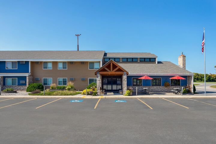 AmericInn by Wyndham Roseau