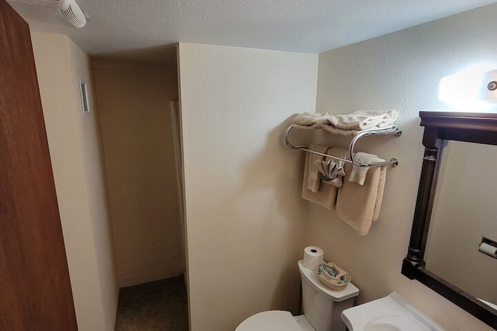 Room 25 of 32