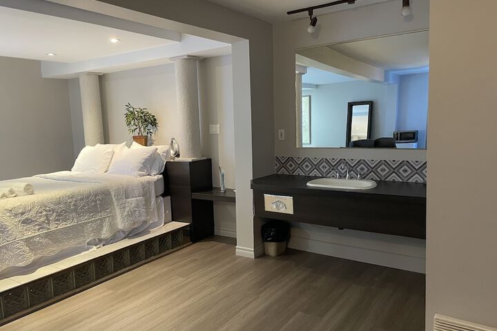 Room 8 of 20