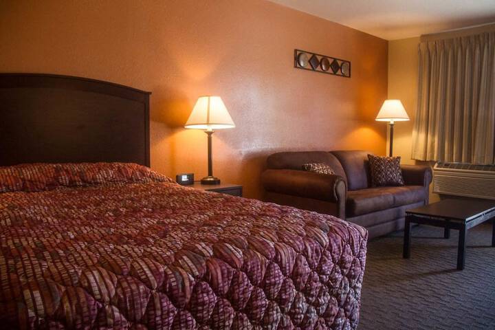 Room 6 of 28