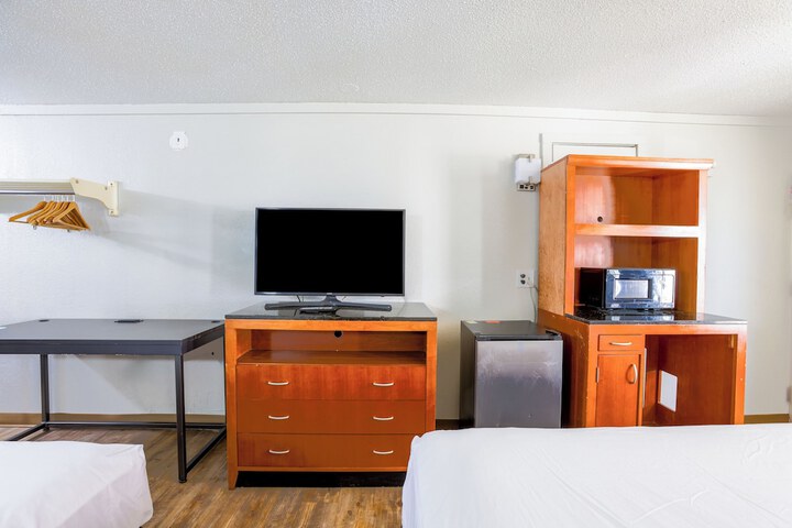 Cozy Garden Inn by OYO Hwy 40 Richmond