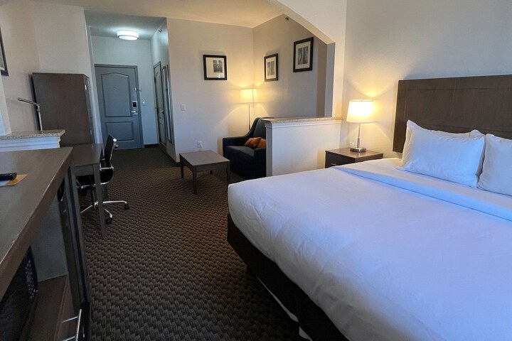 Room 17 of 33