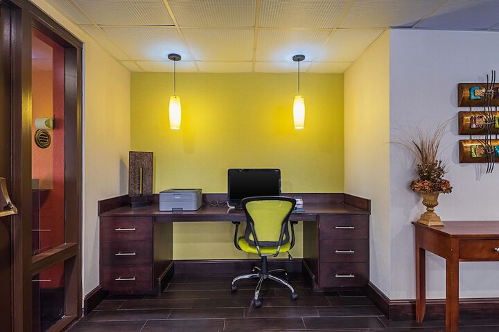 Business Center 20 of 20