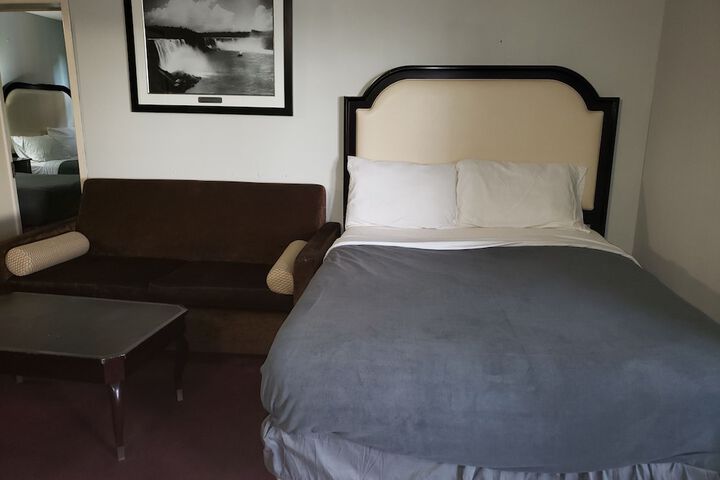 Room 17 of 28