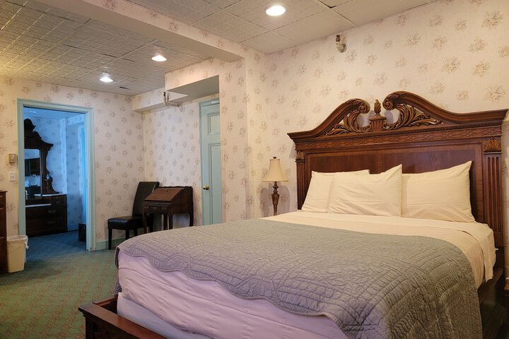 Lowell Inn