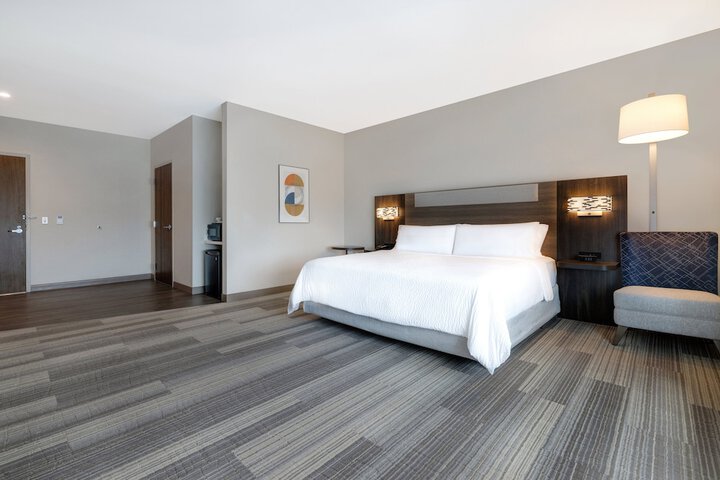 Holiday Inn Express & Suites Glendale Downtown by IHG