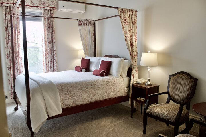 Tattingstone Inn