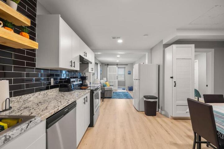 Lakeside Bliss 2BR 1BA with All Modern Comforts