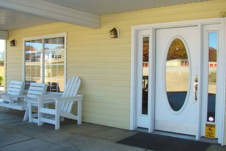 Honeysuckle Inn - Mountain View