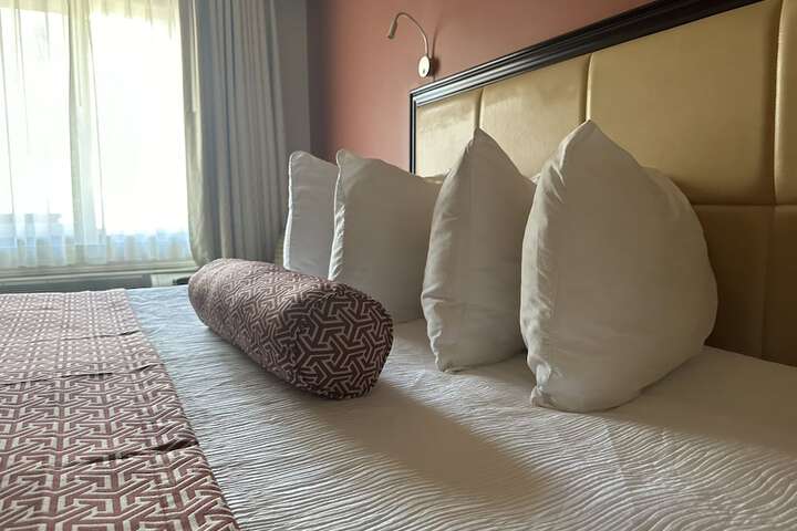 Room 18 of 38